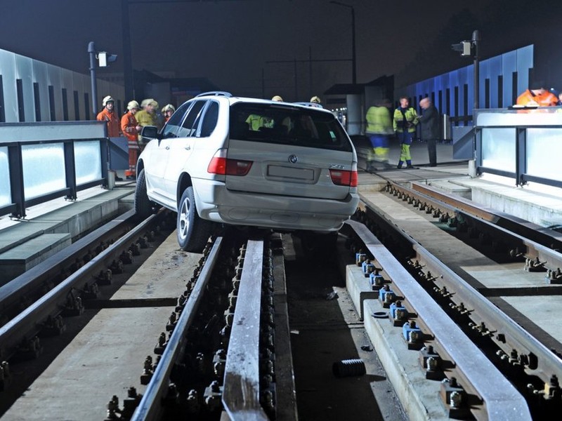 Autos auf den Gleisen